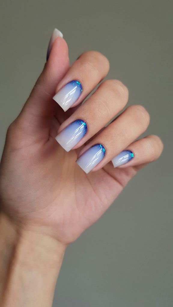 Blue to white ombré gel nails